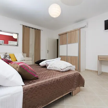 Francesca Apartman *