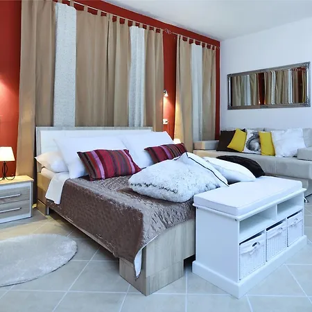 Francesca Apartman *